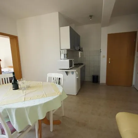 75-5 Apartment *