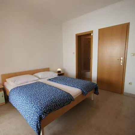 Apartment 75-5 *